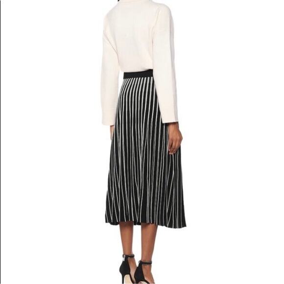 Tory Burch black and white pleated midi sweater skirt, size large - Picture 1 of 8